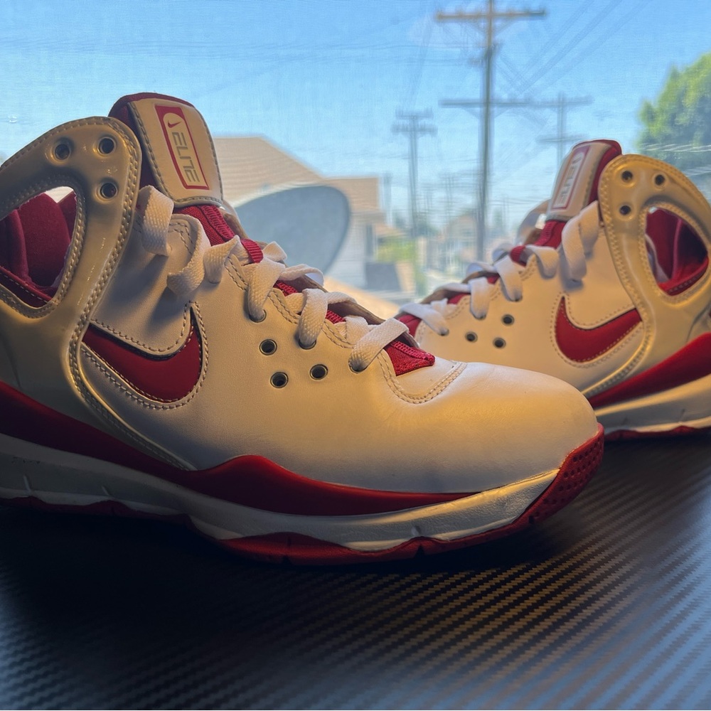 Nike Men's Air Huarache Elite 2008 Basketball Shoes